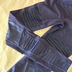 Alo Yoga 7/8 Moto Legging in Navy Blue